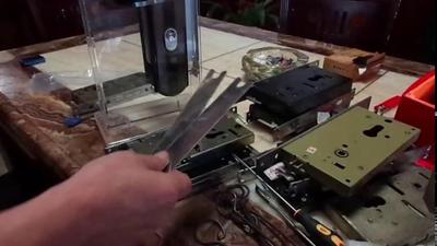 在门外下面板无损开插芯.mp4