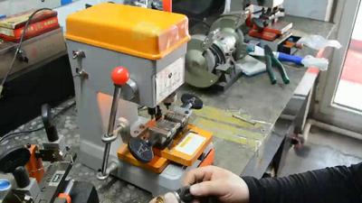 第10节：双排齿一字钥匙开齿方法.mp4